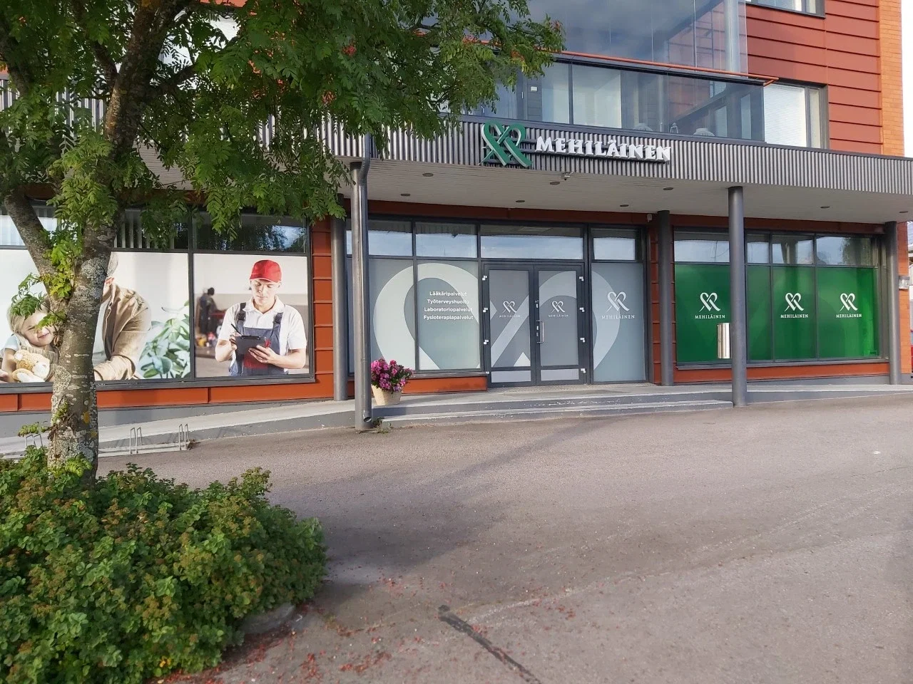 Mehiläinen Nivala